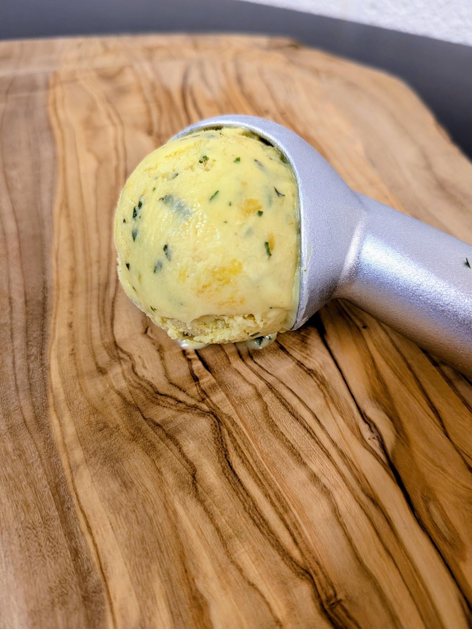 450ml Mango and fresh basil ice cream